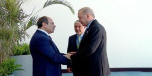 erdogan misirda sisi karsiladi yxa9MAbA.jpg